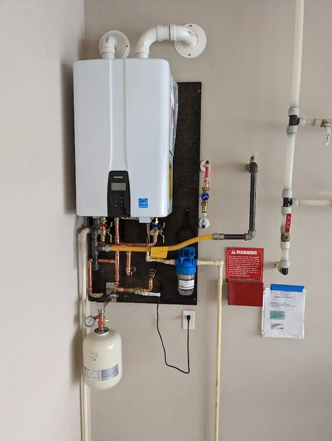 Professional plumber installing copper piping in a Orlando home